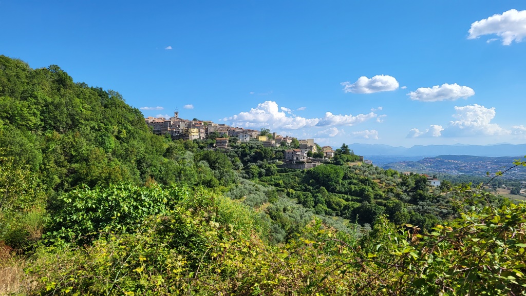 wie viele andere Dörfer in der Region, ist auch Vico nel Lazio auf einem Hügel erbaut