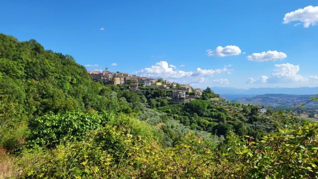 wie viele andere Dörfer in der Region, ist auch Vico nel Lazio auf einem Hügel erbaut
