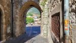 über ein Stadttor, wie sollte es anders sein, verlassen wir die historische Altstadt