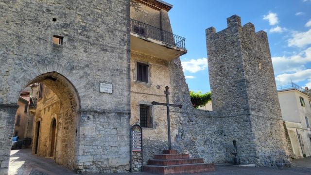 Vico nel Lazio ist ein antikes mittelalterliches Dorf, umgeben von 24 Türmen – alle bis heute vollständig erhalten