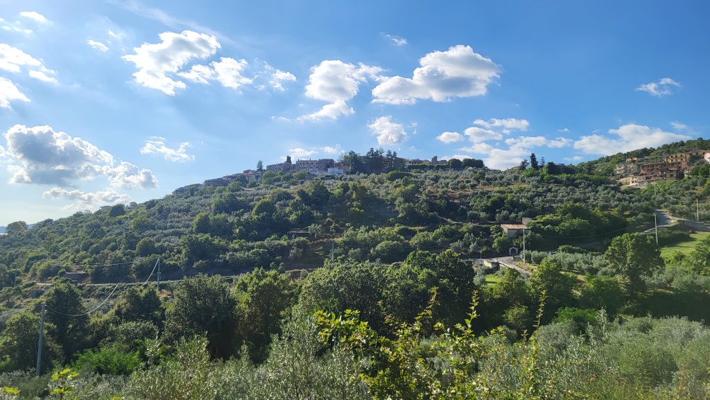 ein letzter, wunderschöner Blick zurück auf Vico nel Lazio, das uns wirklich begeistert hat