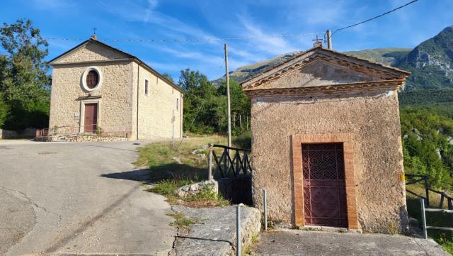 ...und erreichen kurz danach die Chiesa Santissima Trinità