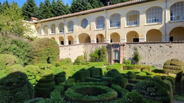 im aus dem Gründungsjahrhundert stammenden sogenannten Palazzo di Innocenzo III ist die...