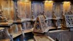 das Chorgestühl ist ein bedeutendes Beispiel figürlicher Holzschnitzkunst, das aus dem 16. Jhr. stammt