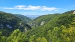 wir blicken in das tief eingeschnittene Fiume-Tal