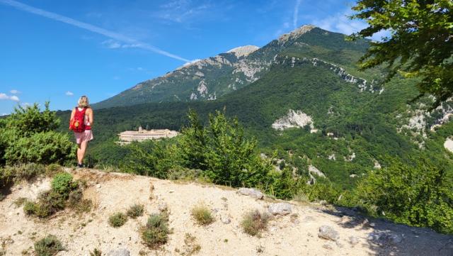 nach der Pause erreichen wir danach die Überreste des Klosters San Nicola in Civita...