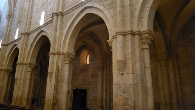 die im Jahr 1203 begonnene, kreuzrippengewölbte Kirche wurde 1217 geweiht