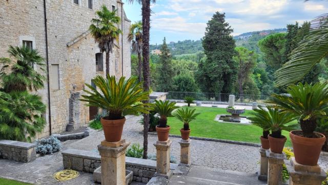 die Abtei war ein bedeutendes politisches und religiöses Zentrum, dem 18 weitere Abteien unterstellt waren