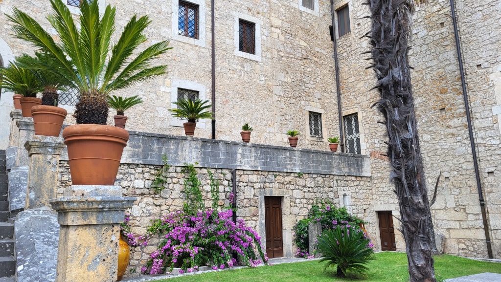 die Abtei steht unter Denkmalschutz und trägt das Prädikat Nationales Monument Italiens