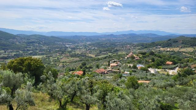 von hier oben hat an eine traumhafte Aussicht auf das Liri-Tal...