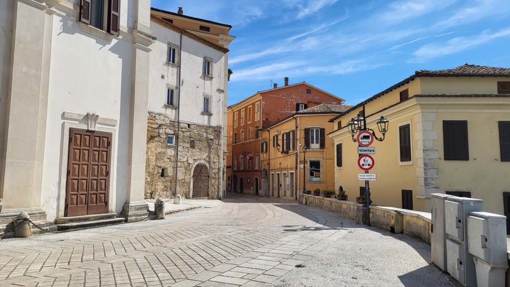 wir treten ein in das geschichtsträchtige, schon in der Antike bedeutende Arpino