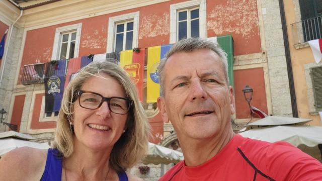 Erinnerungsfoto aufgenommen beim Rathausplatz in Arpino