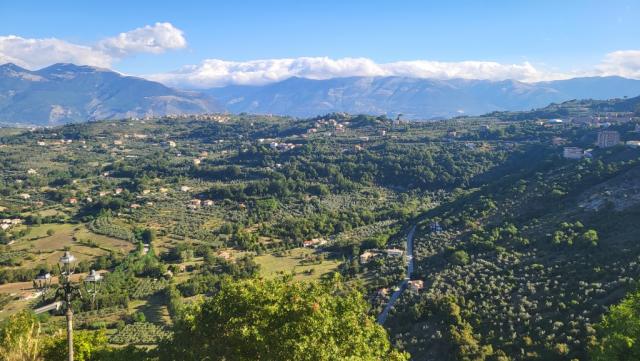 wir blicken in die Richtung, aus der wir am Vortag nach Arpino hineingewandert sind
