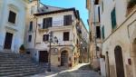 an der Statue von Marcus Tullius Cicero vorbei, durchqueren wir die historische Altstadt von Arpino
