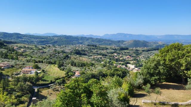 ...hat man eine traumhafte Aussicht auf das Valle del Liri