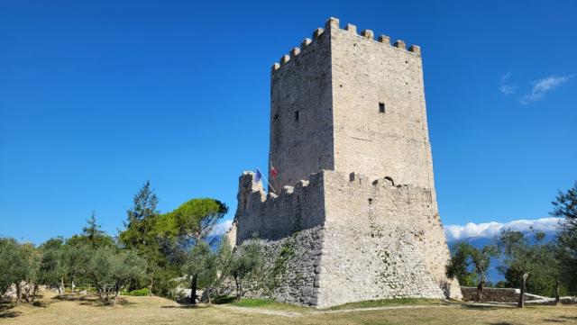 Torre di Cicerone ein mittelalterlicher Turm, der auf dem höchsten Punkt der Akropolis steht