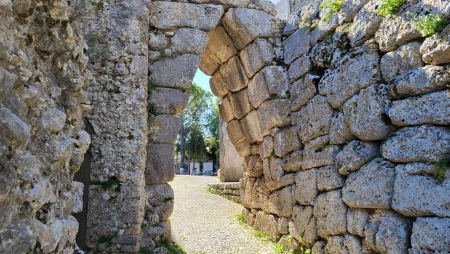 dieses architektonische Detail ist für die Zeit aussergewöhnlich und macht die Akropolis weltweit einzigartig
