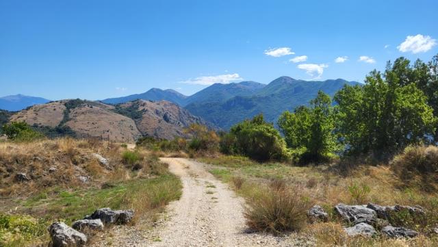 bis wir Roccasecca erreichen, führt unser Weg durch eine Natur, die wild und unverfälscht geblieben ist