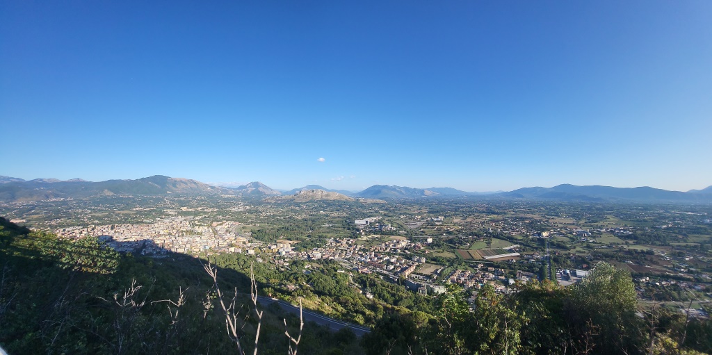 während der Fahrt hinunter nach Cassino, geniessen wir diese sehr schöne Aussicht auf Cassino