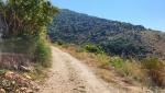 auf einem Schotterweg geht es danach weiter