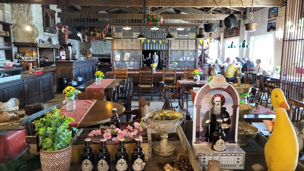 die Masseria mit Restaurant und eigene Bierbrauerei ist sehr schön eingerichtet