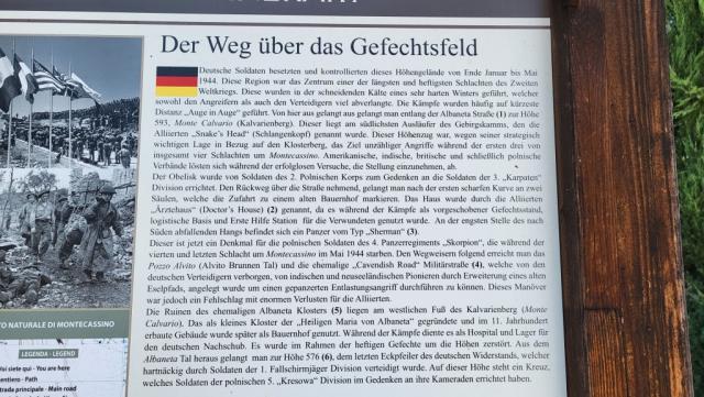 eine Infotafel erinnert daran, dass dieser unscheinbare Weg im Krieg von grosser strategischer Bedeutung war