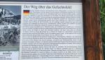 eine Infotafel erinnert daran, dass dieser unscheinbare Weg im Krieg von grosser strategischer Bedeutung war