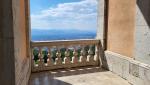 von einem Balkon aus,...