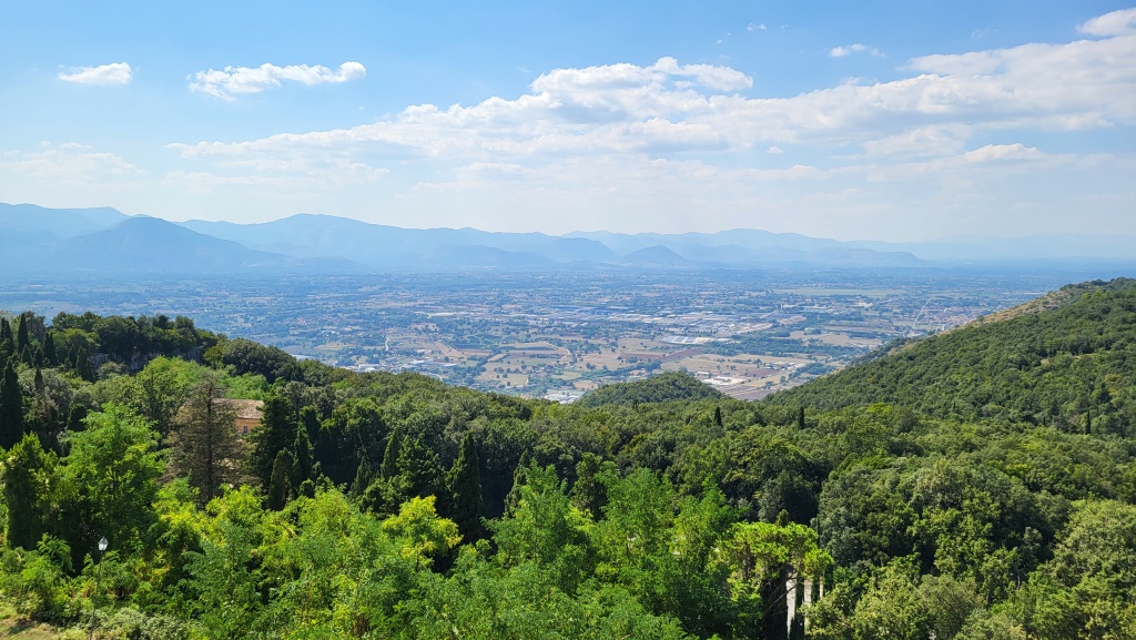 ...hat man eine traumhafte Aussicht auf das Liri-Tal, das uns die letzten Tage begleitet hat...