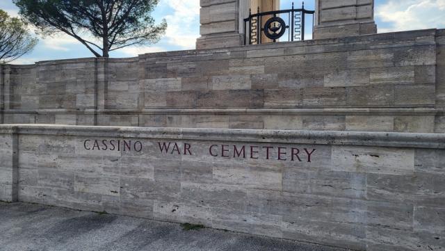 in diesem Friedhof ruhen über 4000 alliierte Soldaten, die während der Schlachten um Monte Cassino 1944 fielen