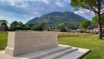 vom Friedhof blicken wir hinauf zu Abtei von Montecassino. 70'000 Soldaten fielen bei der Schlacht um Montecassino