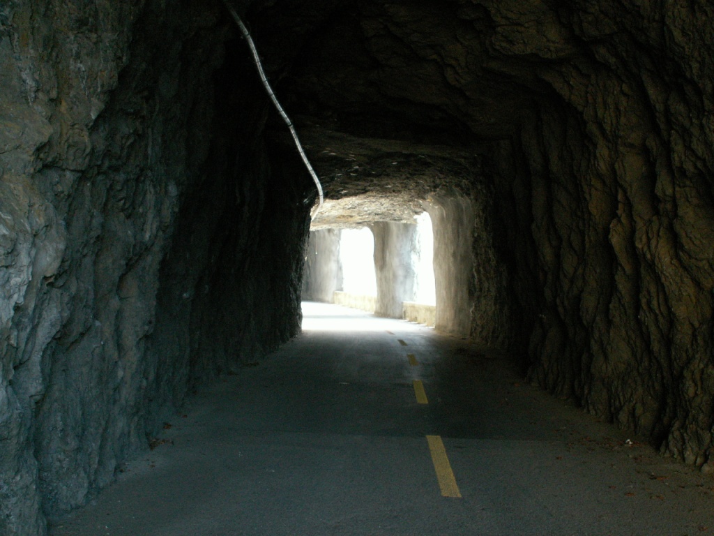 durch den alten Tunnel