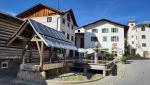 Valendas besitzt der grösste Holzbrunnen Europas. Beim Gasthaus am Brunnen haben wir eine Kaffeepause eingelegt