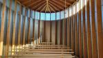 der schöne Innenraum. Die Kapelle ist ganz aus Holz gebaut