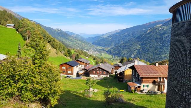 die Aussicht von hier in die Surselva...