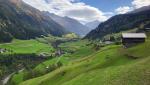 vor uns Mutschnengia. Die Walliser liessen sich im Mittelalter hier nieder. 1404 wird das Dorf zum 1x erwähnt