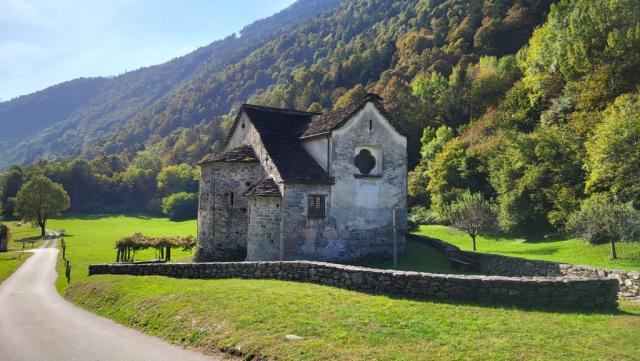 in Boscero befindet sich die 1249 zum ersten mal erwähnte kleine romanische Kirche San Remigio