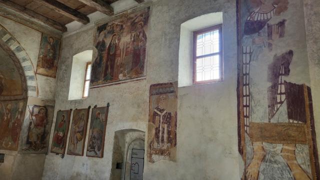 ...spätromanische Fresken