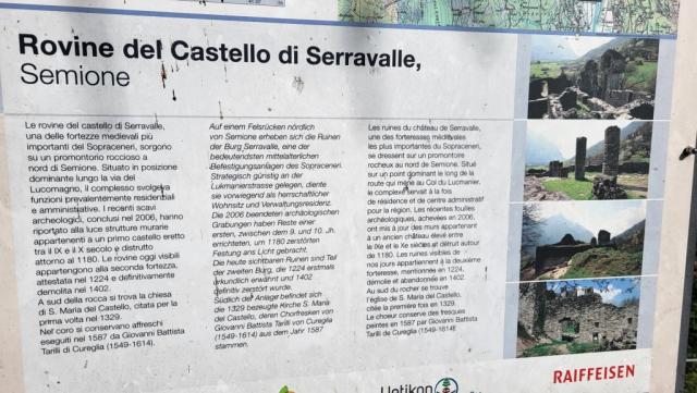 Infotafel zur Burg Serravalle