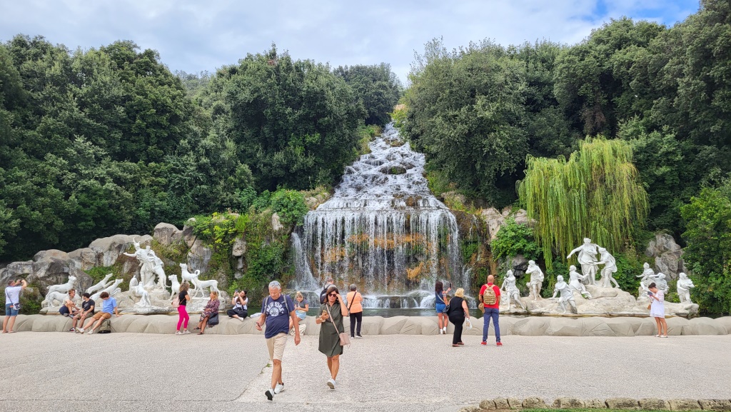 am Ende der Wasserstrasse befindet sich die Fontana di Diana e Atteone