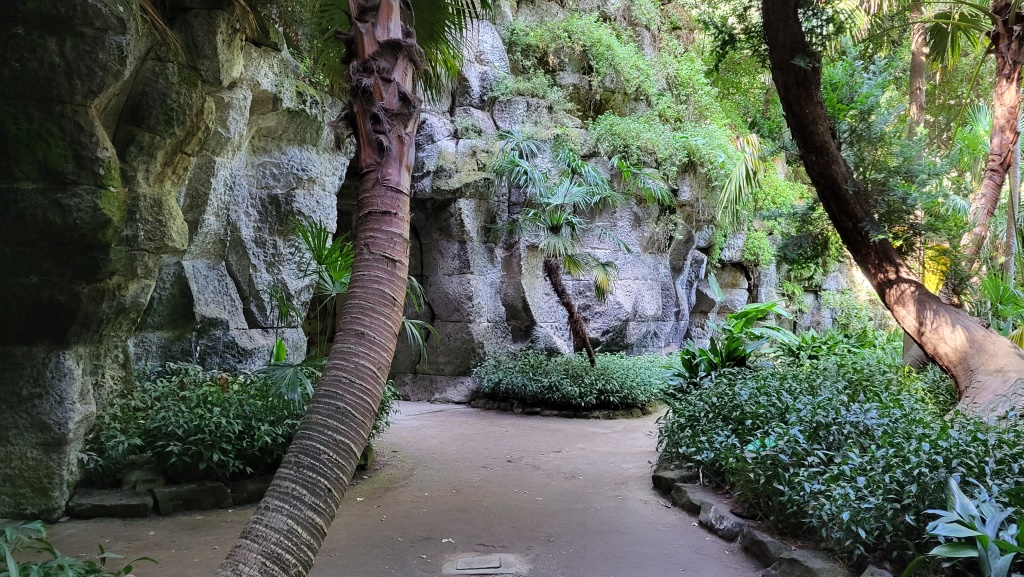...wie das im Herzen vom Englichen Garten zwischen Antike und Illusion,...