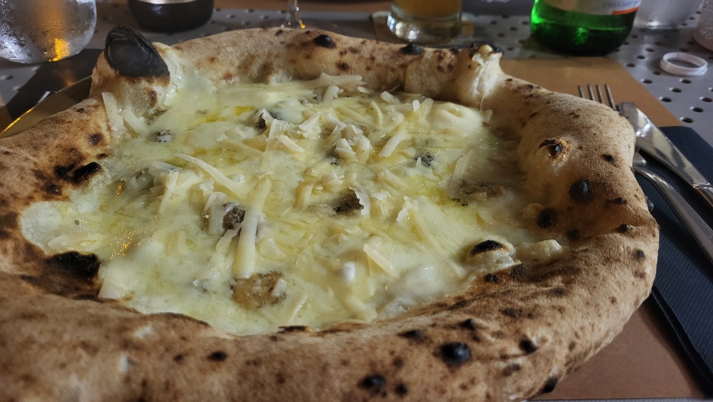 das Nachtessen geniessen wir danach im Zentrum von Telese Terme in der Pizzeria Balocco