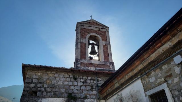 an der kleinen Chiesa di San Pietro vorbei, verlassen wir Vitulano