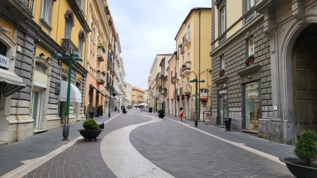 wir durchqueren die autofreie Altsadt von Benevento das schon für die Römer ein wichtiger Stützpunkt war