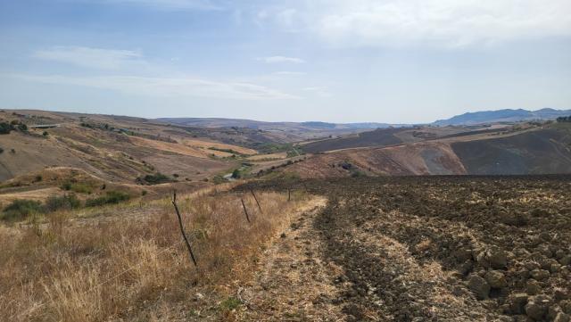 ganz weit am Horizont befindet sich die Grenze zwischen Campania und Puglia