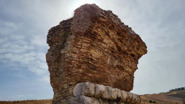 Monumentale Bauwerke, wenn auch wie hier nur noch Reste, haben uns die Römer hinterlassen