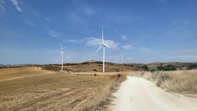 ...nein, tausende solche Windräder und Windparks vorbeiwandern