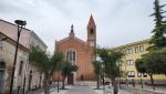 an der Chiesa di Sant'Andrea in Sant'Anna im Zentrum der Altstadt von Troia vorbei...