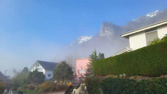 und tatsächlich bei Sennwald sehen wir blauen Himmel