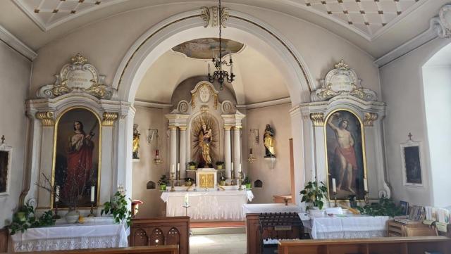 der schöne Innenraum der Kapelle